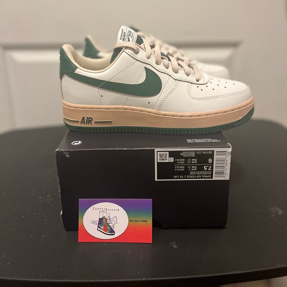 Nike Air Force 1 ‘07 LV8 Gorge Green (DZ4764-133) Womens Size 7.5 NO BOX LID